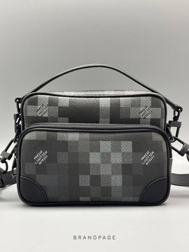 Мессенджер чёрно-серый от Louis Vuitton Nil Messenger BP5-306853
