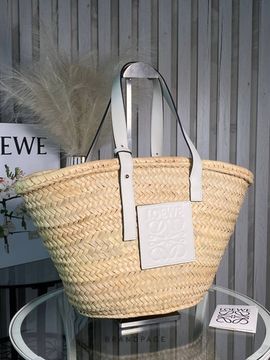 Сумка бежевая с белой отделкой от Loewe BP5-339456